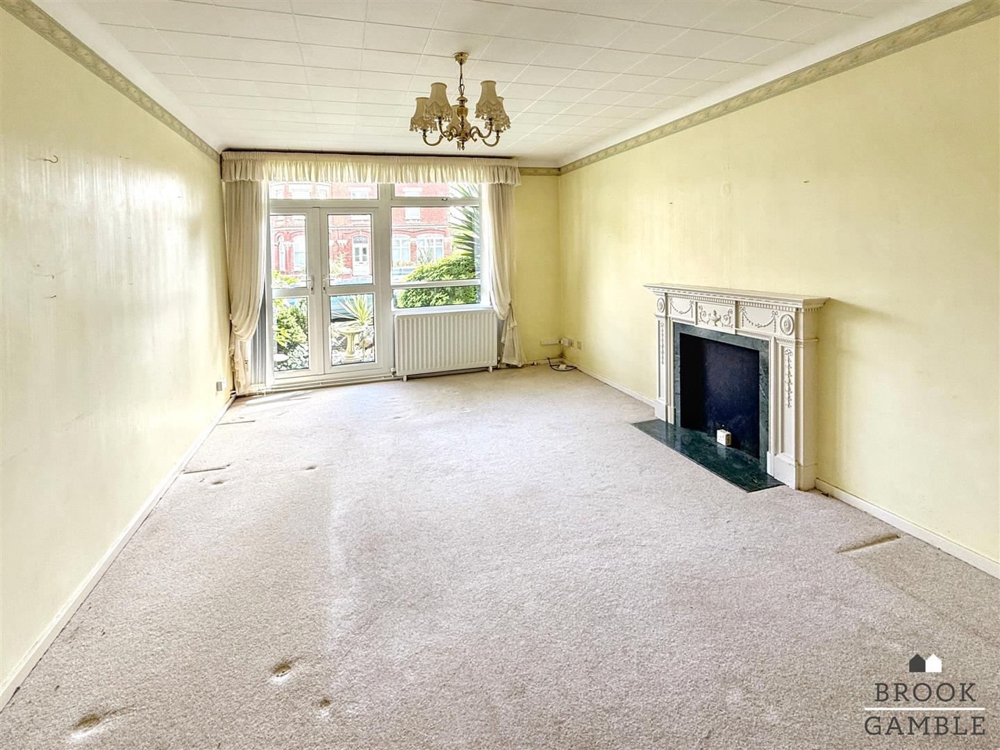 3 Bedroom Flat. Granville Road in Eastbourne,  2